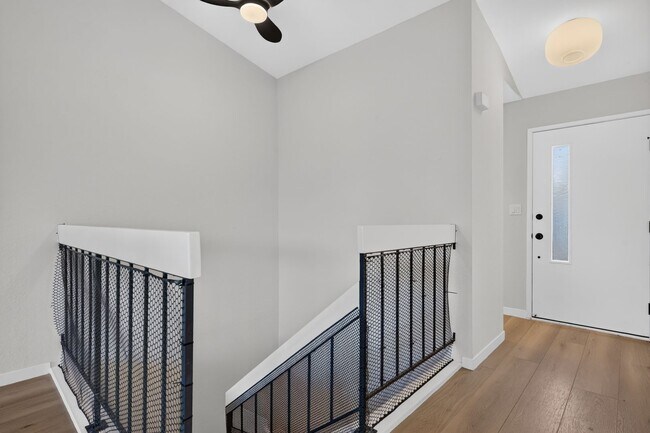 Building Photo - Beautiful 2BR/2BA Townhome with Valley Views, Covered Parking & In-Unit Laundry