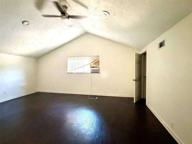 Building Photo - 6927 Windy Pines Dr