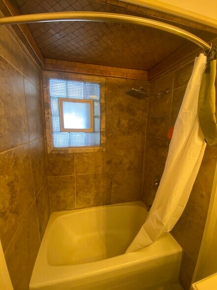 Bathroom - 2850 S 35th St