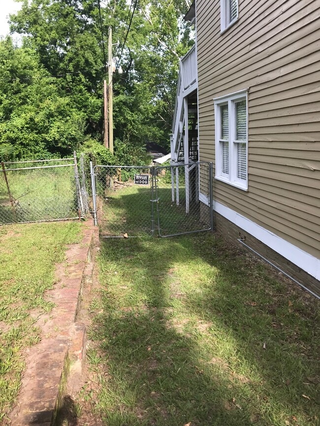 Building Photo - 821 Heidt St