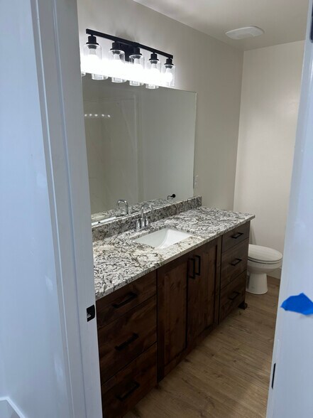 Building Photo - 520 E South Weber Dr