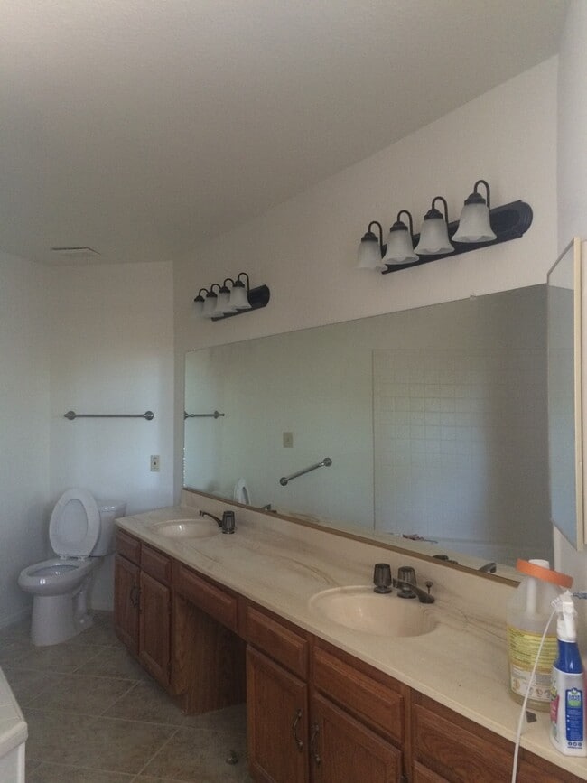Building Photo - Beautiful 55+ Ahwatukee neighborhood spaci...