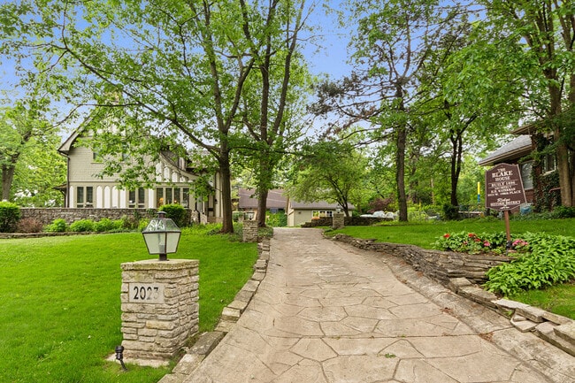 Building Photo - 2023-2027 W 108th Pl