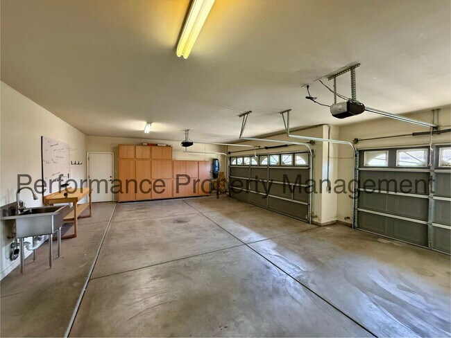 Building Photo - 12520 Crown Crest Dr