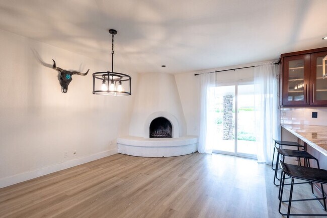 Building Photo - 802 E Caribbean Ln
