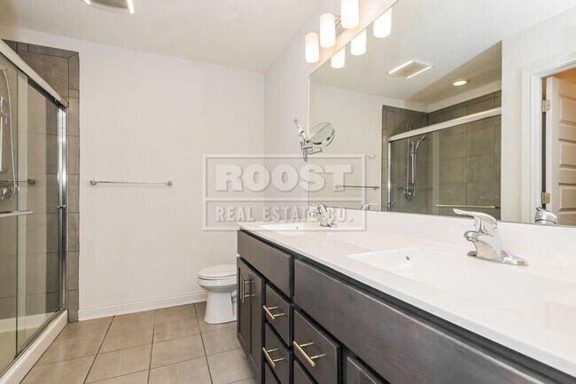 Building Photo - 10 N Center St