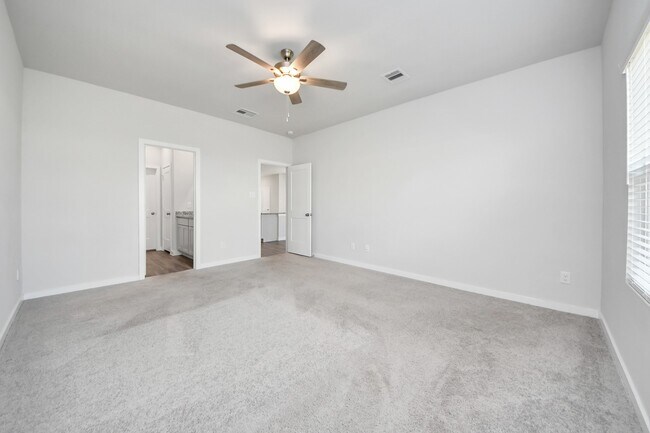 Building Photo - 5819 Blue Grama Dr