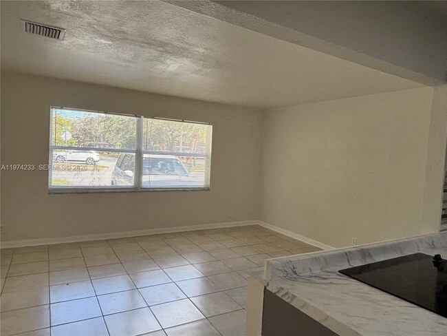 Building Photo - 543 SW 61st Terrace