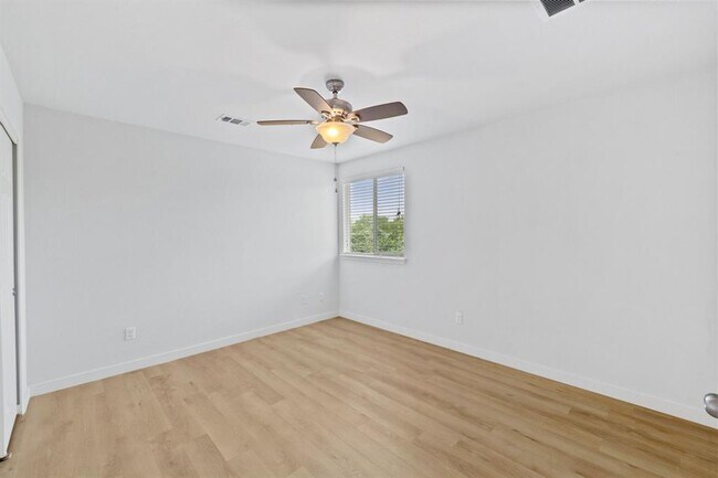 Building Photo - 1708 Rockland Dr