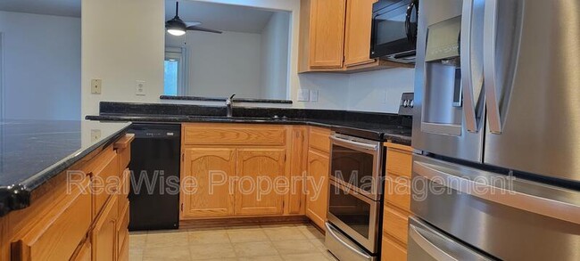 Building Photo - 1267 SW Ironwood Dr