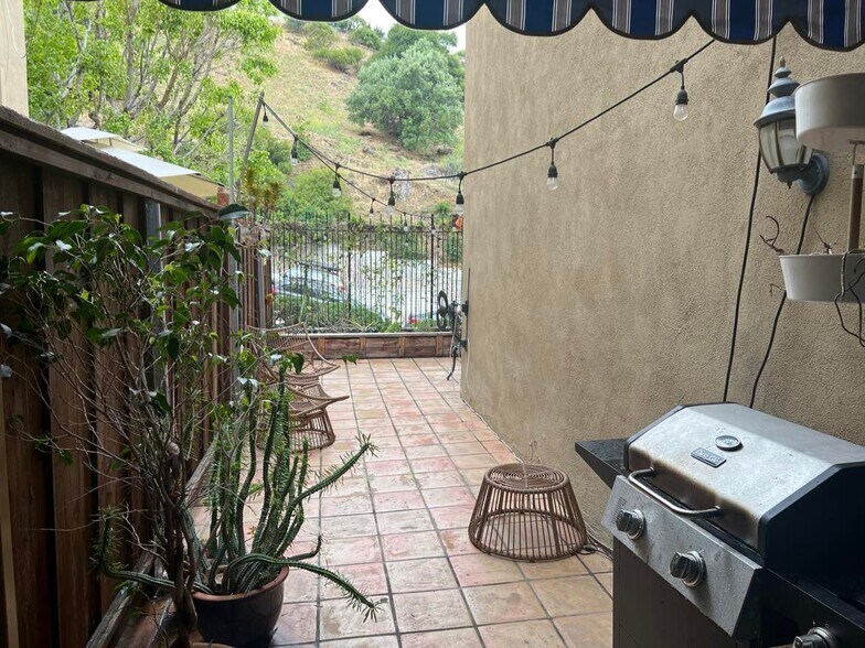 Building Photo - 6752 Hillpark Dr