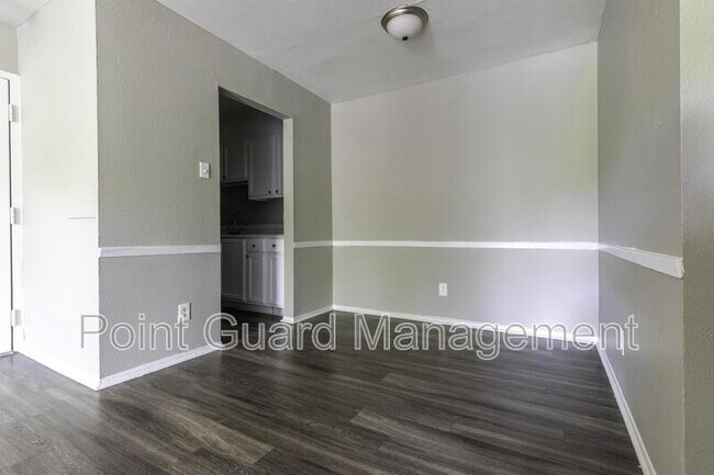 Building Photo - 4550 West Kiest Boulevard - 1034