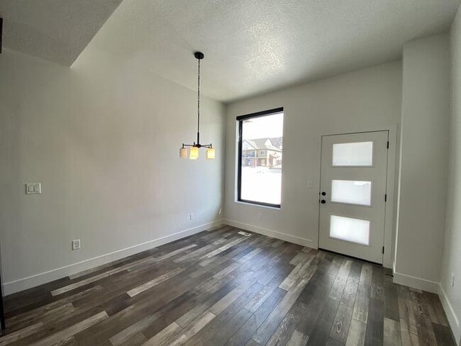 Building Photo - Draper townhome with VIEWS!
