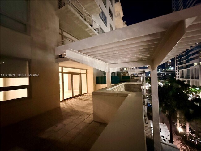 Building Photo - 3250 NE 1st Ave