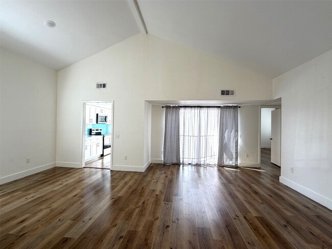 Building Photo - 9809 Richmond Ave