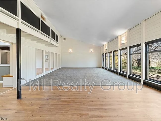 Building Photo - 607 Castle Blvd