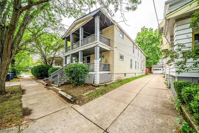 Building Photo - 2036 Lark St
