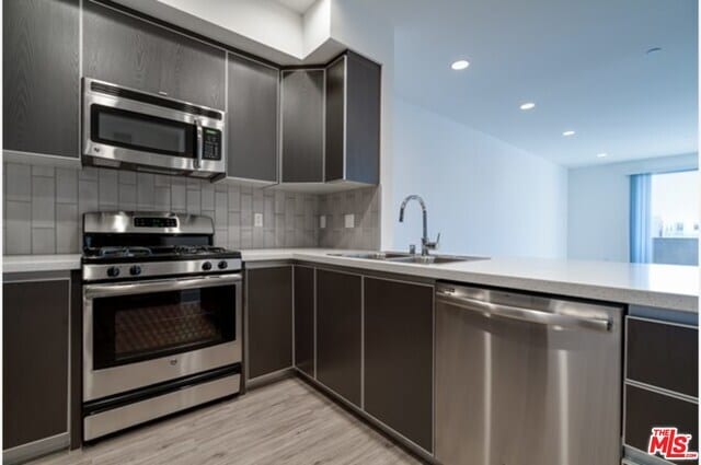 Building Photo - 1439 N Poinsettia Pl