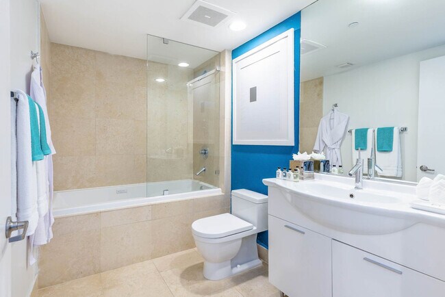 Building Photo - 485 Brickell Ave