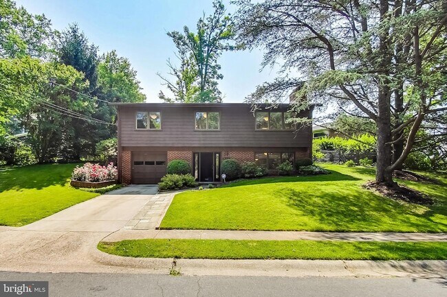 Primary Photo - 6515 E Halbert Rd