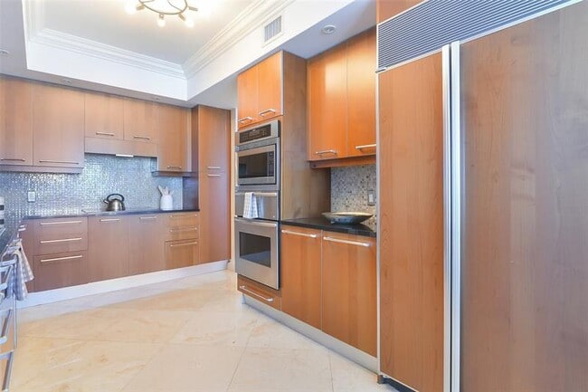 Building Photo - 3101 S Ocean Dr