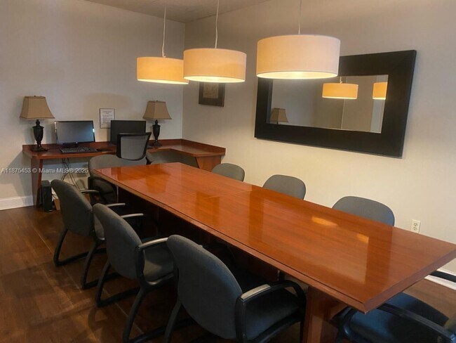 Building Photo - 500 Bayview Dr