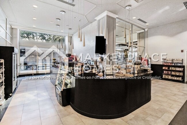 Building Photo - 525 W Lafayette Blvd