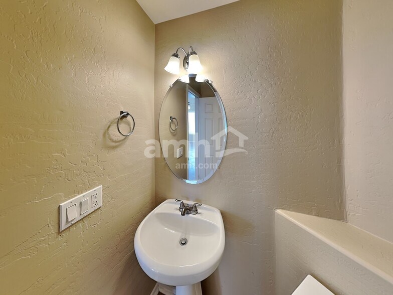 Building Photo - 1505 S 113th Dr