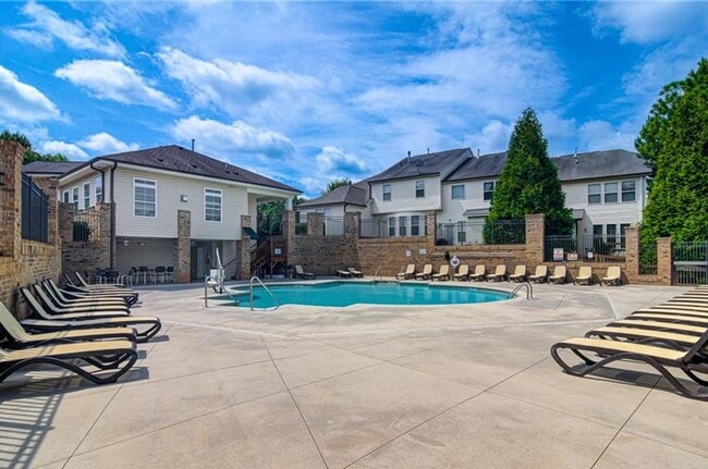 Building Photo - Townhome w/gargae convenient to shopping a...