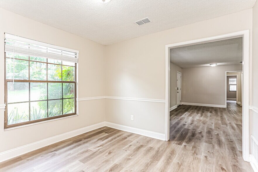 Building Photo - 2553 Sandlewood Cir