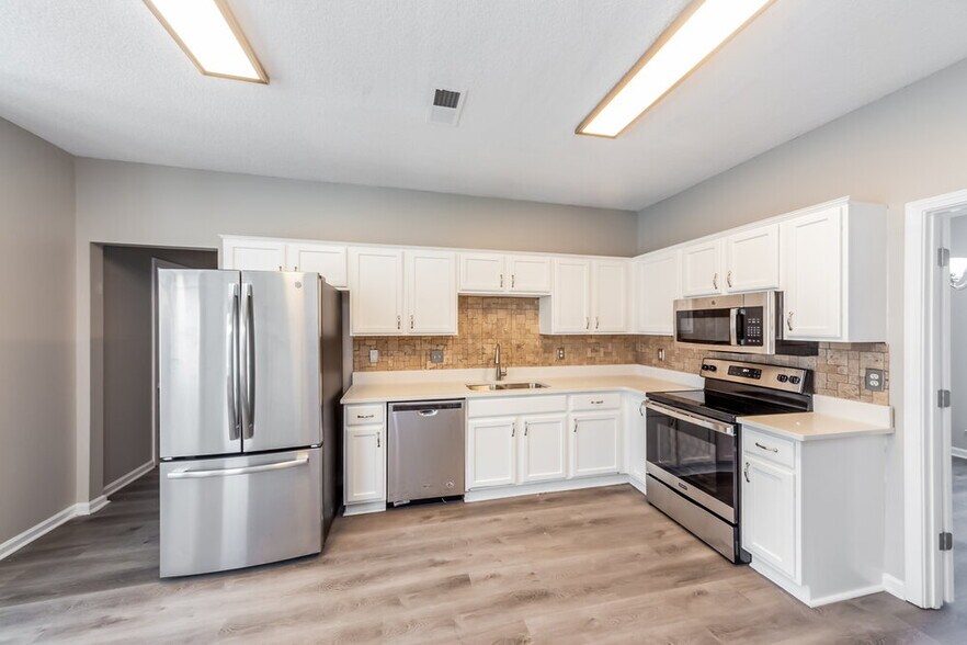 Building Photo - 7415 Creekside Dr