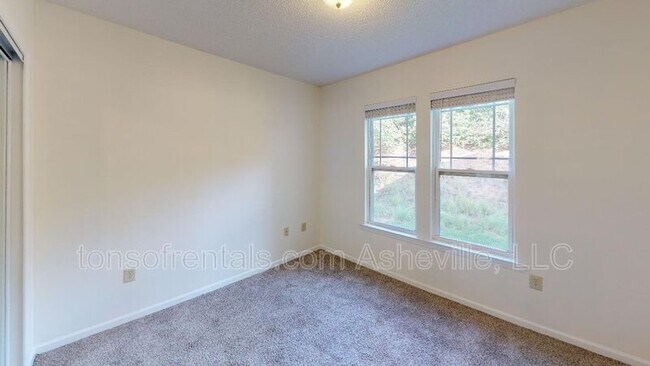 Building Photo - 151 Morningside Ln