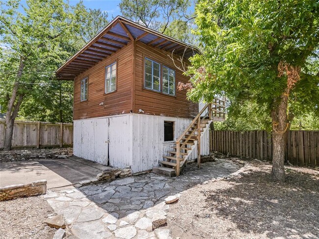 Building Photo - 2304 Longview St