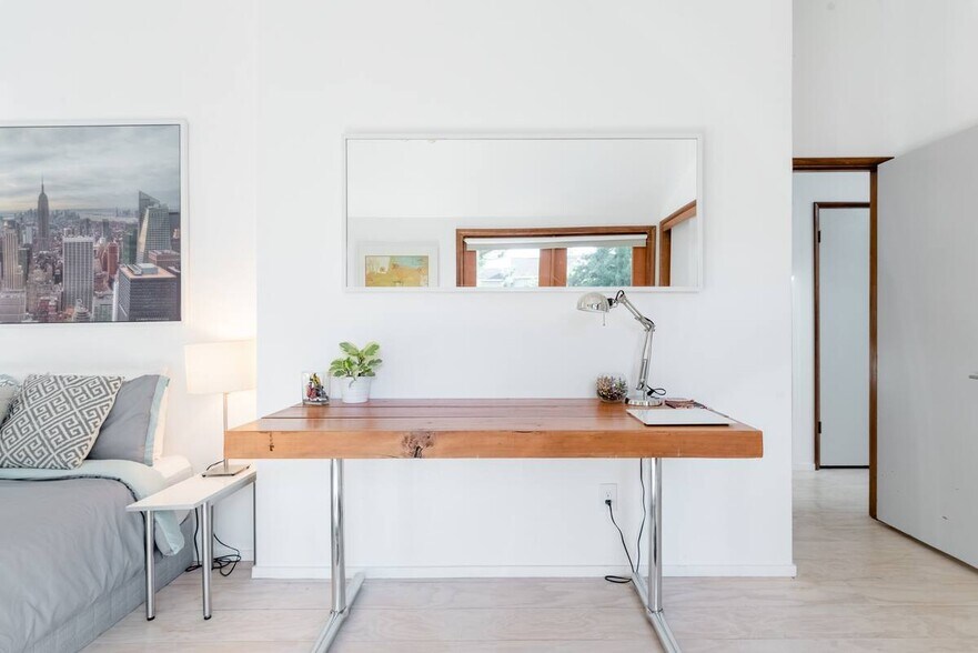 Building Photo - 4633 N Gantenbein Ave