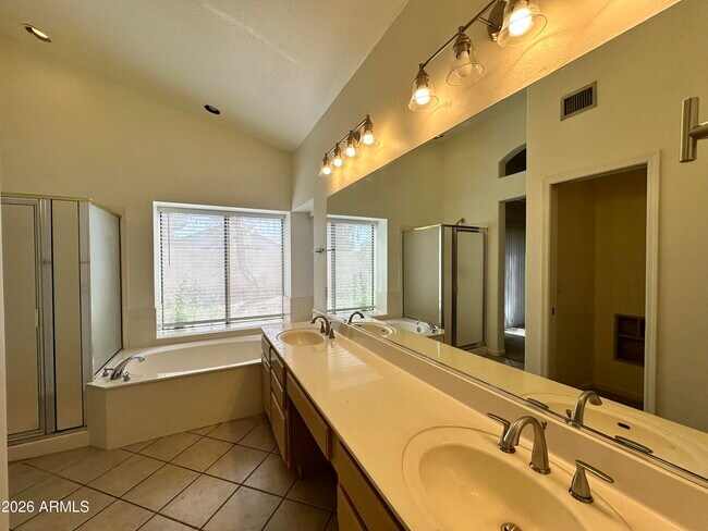 Building Photo - 1667 S Sycamore Pl