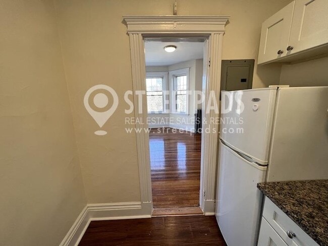 Building Photo - bedroom in Boston MA 02215