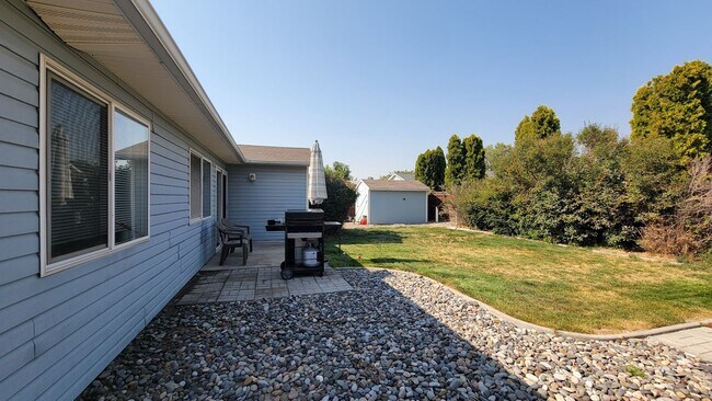 Building Photo - 433 Mountainside Ln