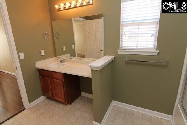 Building Photo - 5 Redbrush Ct