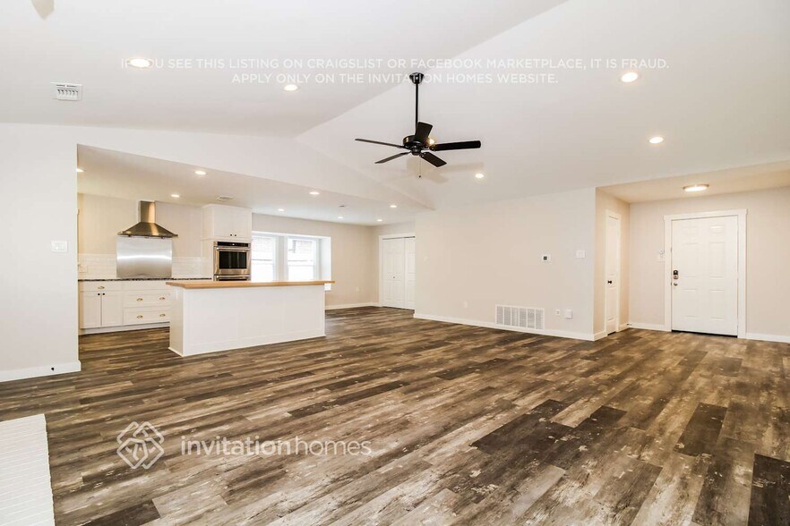 Building Photo - 8213 Mark Ln