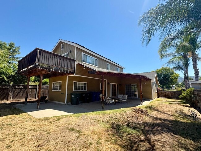 Building Photo - Single Family Home in Oak View!