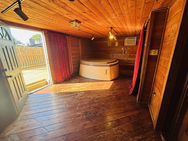 Building Photo - 9515 Water Park Ct