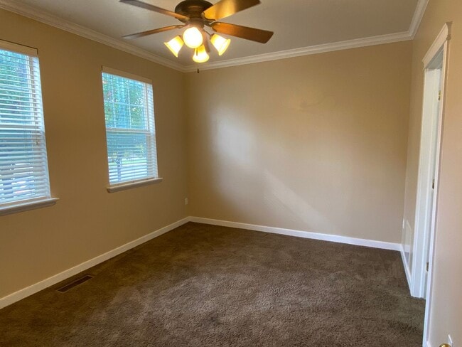 Building Photo - Half Price 1st Month! Beautiful 4 Bedroom 3.5 Bathroom Town Home In Logan