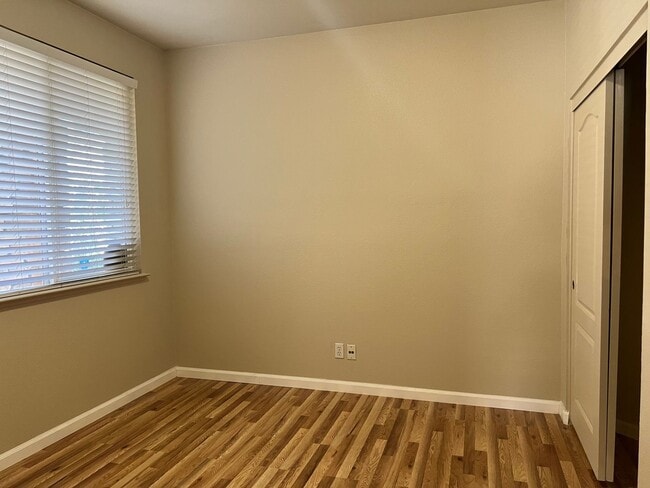 Building Photo - Four Bedroom Two Bathroom Home in Folsom