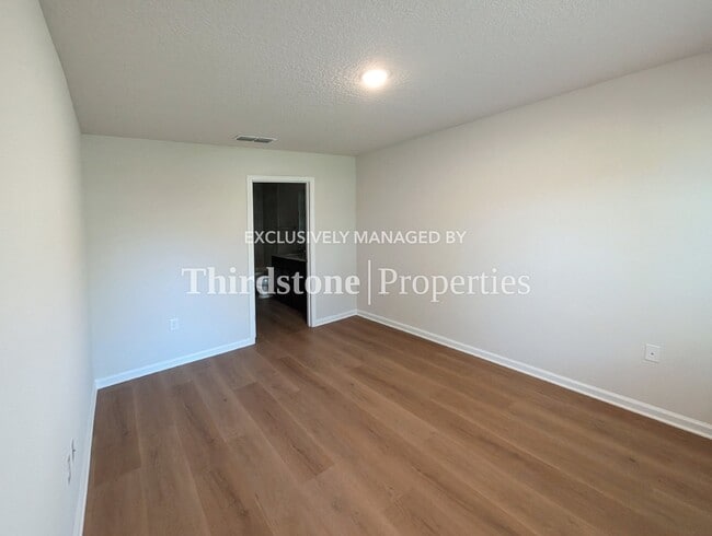 Building Photo - 5425 Shenandoah Ave