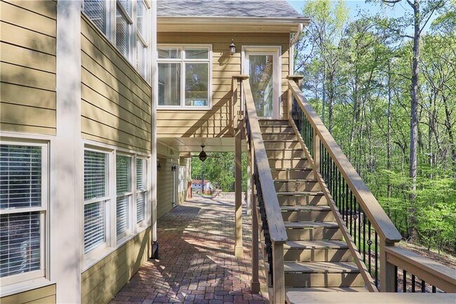 Building Photo - 2740 Stonehill Way