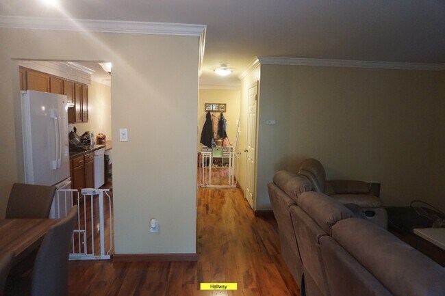 Building Photo - 10 Carlyle Ct