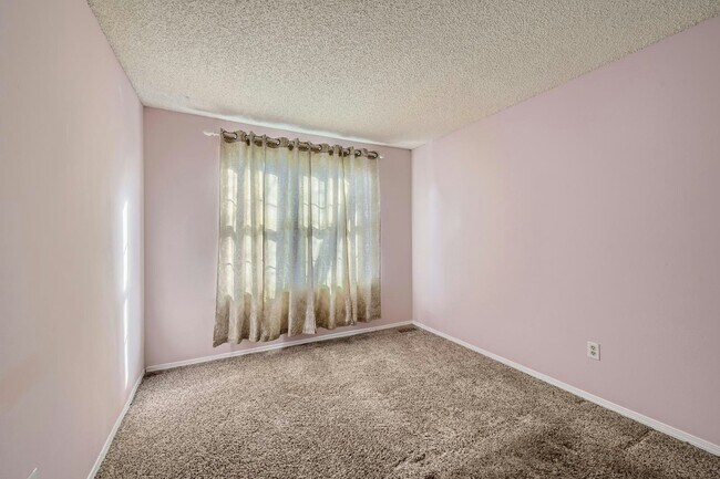 Building Photo - 16955 E Piedmont Dr