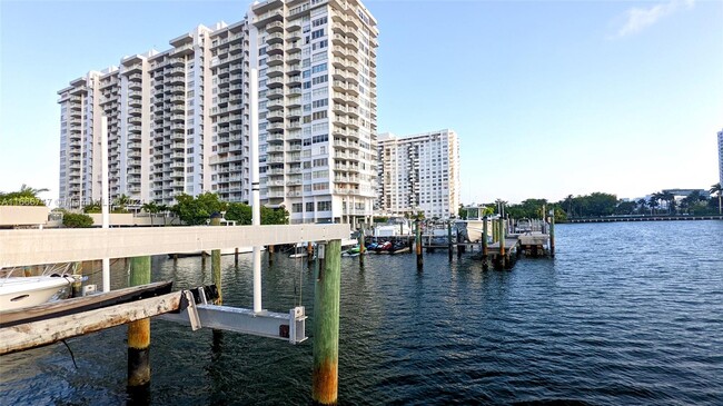 Building Photo - 18011 Biscayne Blvd