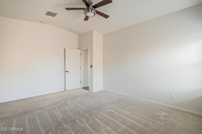 Building Photo - 2669 E Bellerive Dr