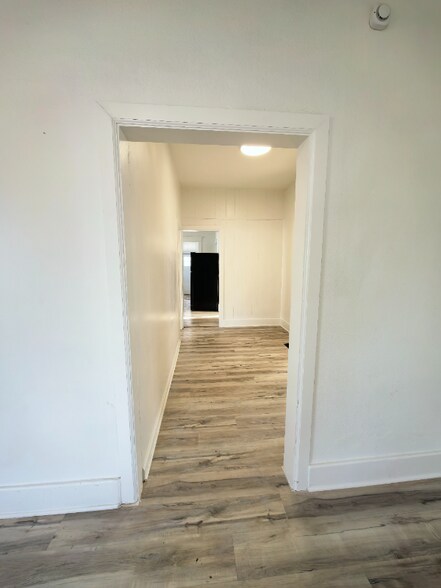 Building Photo - 626 S Market St